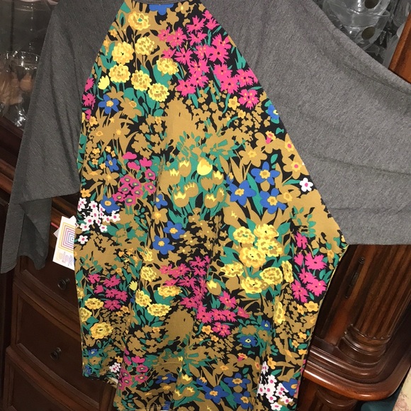 Lularoe NWT Randy floral top - Picture 8 of 8